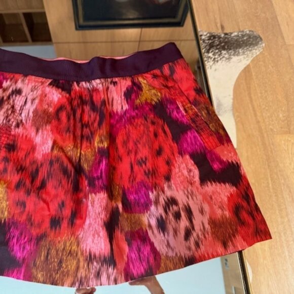 Pre-Loved J Crew Pink and Red Ikat Mini Skirt - Women's Size 8 - Picture 3 of 5